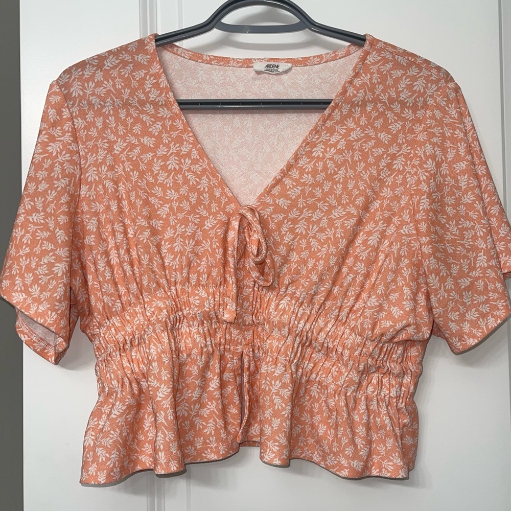Coral Flower cropped vneck style tshirt